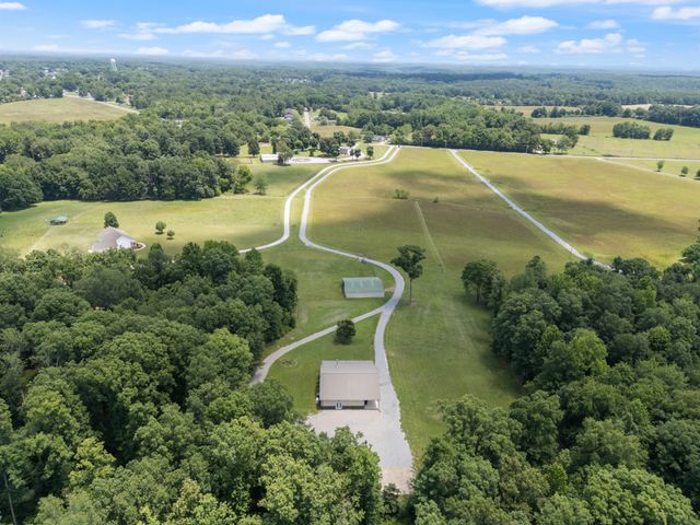 1150 Old Blacktop Rd, Mc Ewen, TN 37101