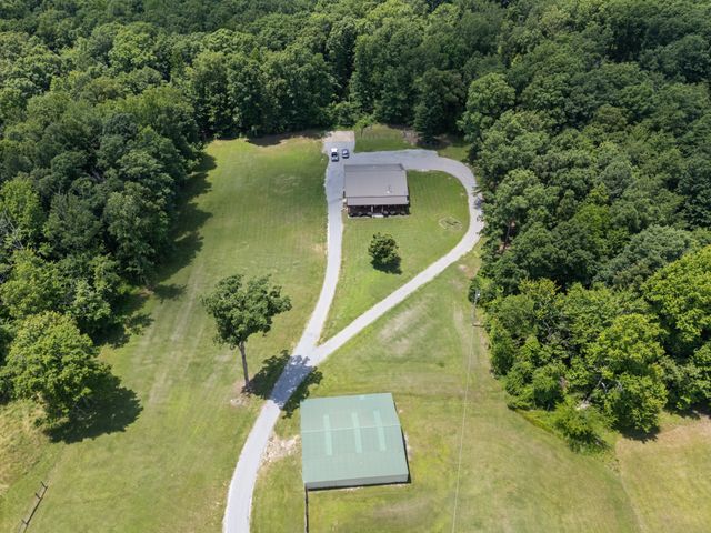 1150 Old Blacktop Rd, Mc Ewen, TN 37101