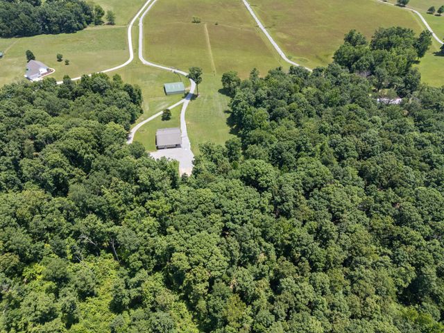 1150 Old Blacktop Rd, Mc Ewen, TN 37101