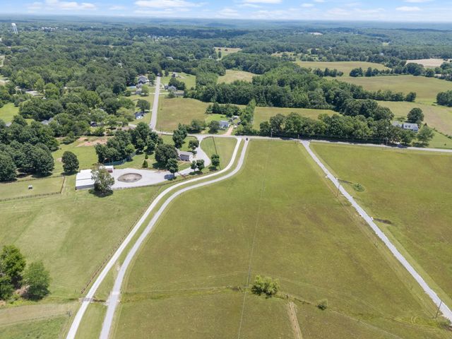 1150 Old Blacktop Rd, Mc Ewen, TN 37101