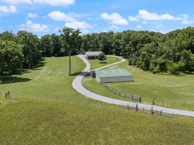 1150 Old Blacktop Rd, Mc Ewen, TN 37101