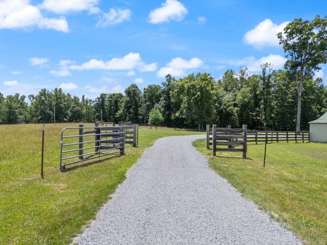 1150 Old Blacktop Rd, Mc Ewen, TN 37101