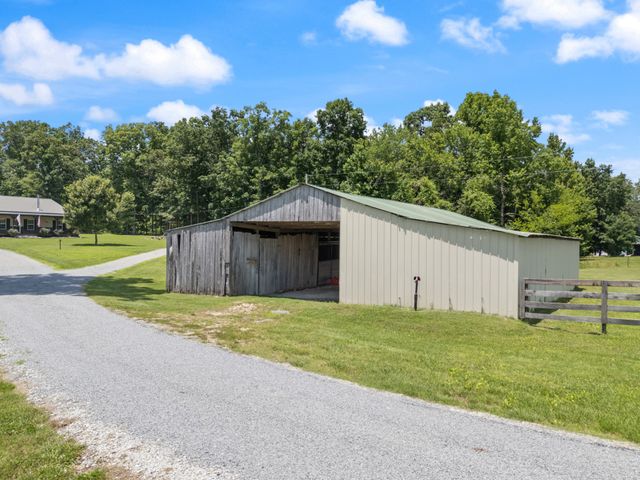 1150 Old Blacktop Rd, Mc Ewen, TN 37101
