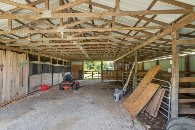 1150 Old Blacktop Rd, Mc Ewen, TN 37101