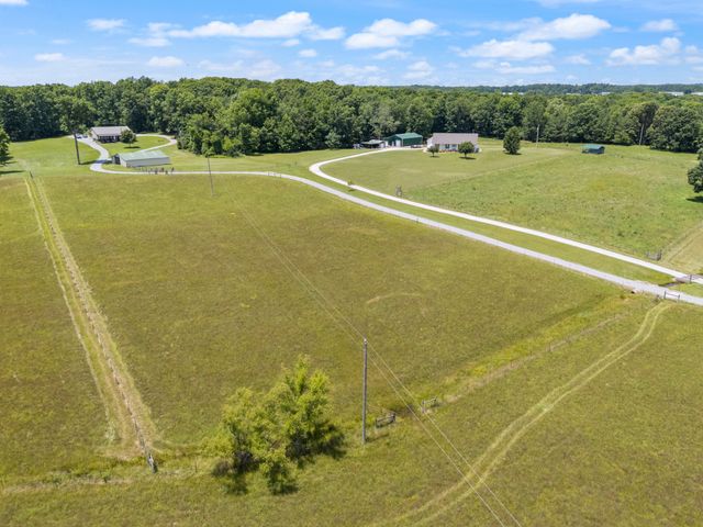 1150 Old Blacktop Rd, Mc Ewen, TN 37101