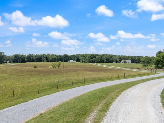 1150 Old Blacktop Rd, Mc Ewen, TN 37101