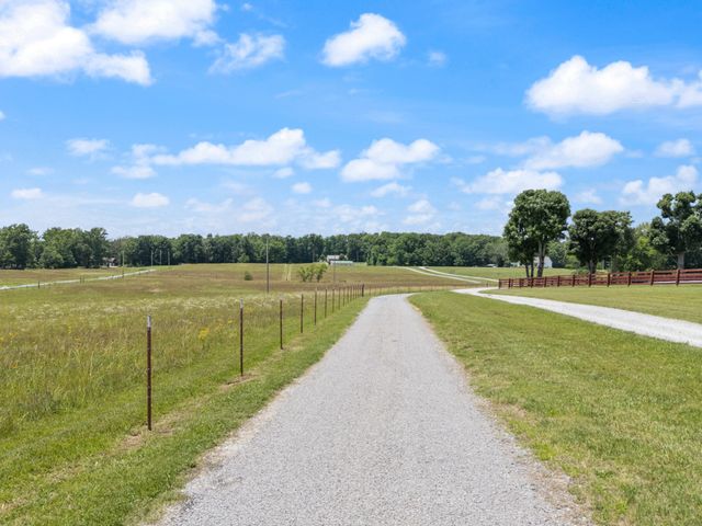 1150 Old Blacktop Rd, Mc Ewen, TN 37101
