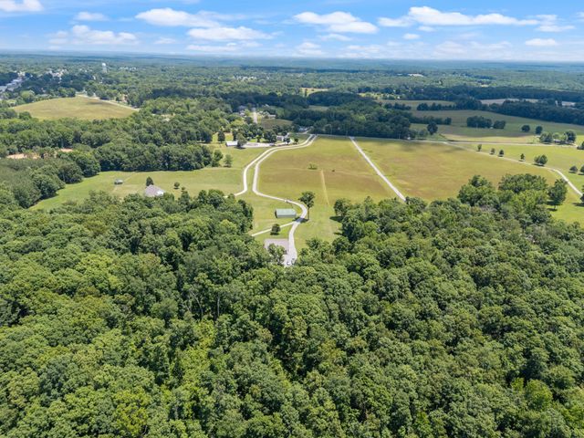 1150 Old Blacktop Rd, Mc Ewen, TN 37101