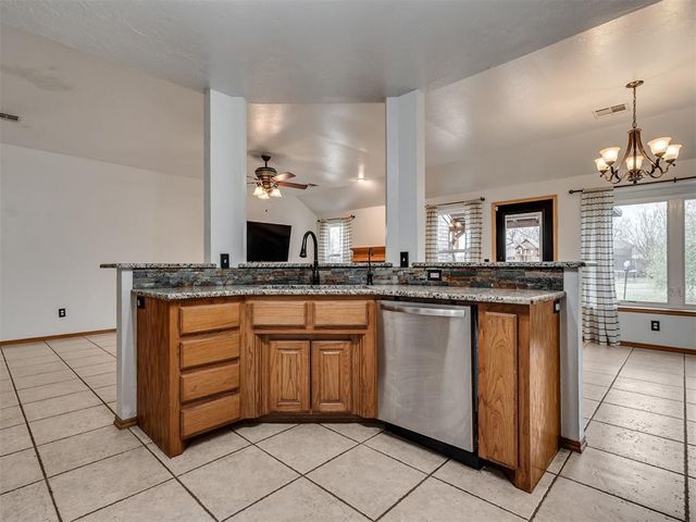 921 Westbury Terrace, Yukon, OK 73099