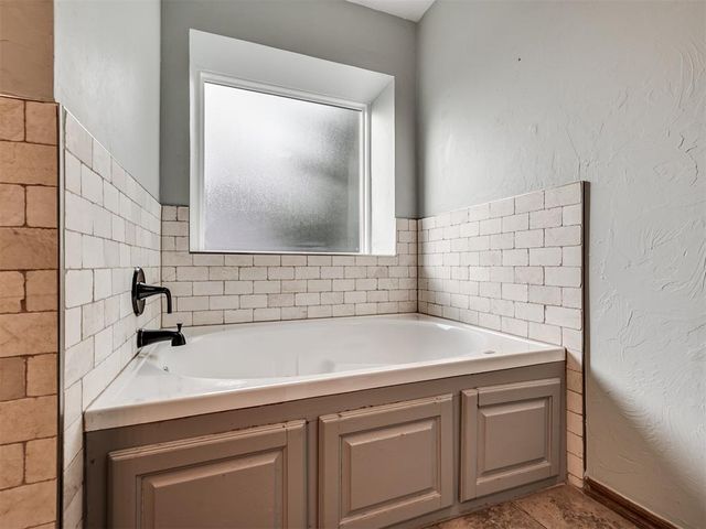 921 Westbury Terrace, Yukon, OK 73099