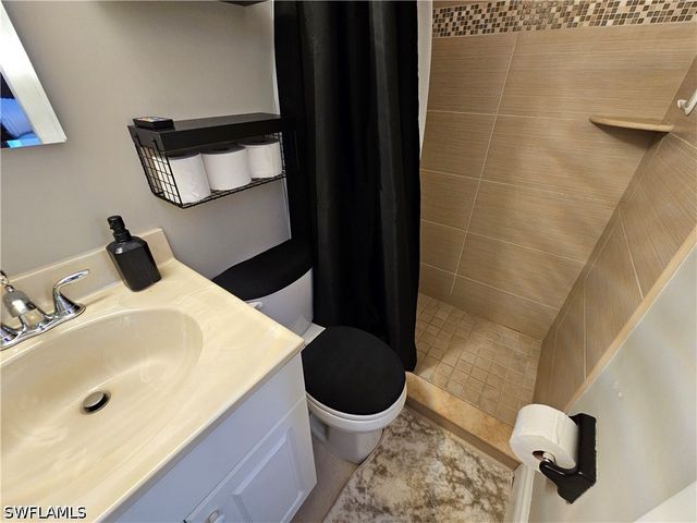 1100 8th AVE S 211B, Naples, FL 34102