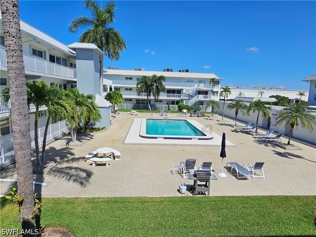 1100 8th AVE S 211B, Naples, FL 34102