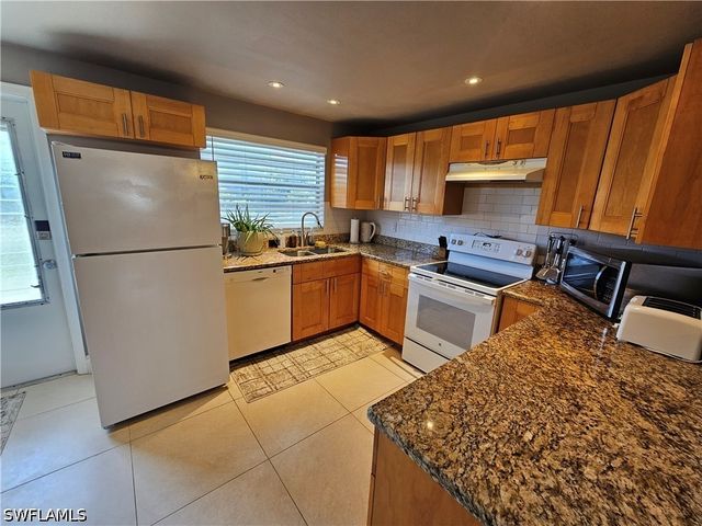 1100 8th AVE S 211B, Naples, FL 34102