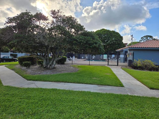2835 Sand Pines, Lake Worth, FL 33462
