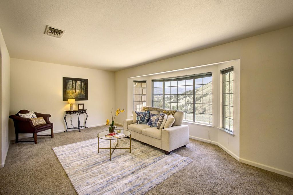 Image 10 of property listing at 27557 Paradise Valley Lane, Clovis, CA 93619