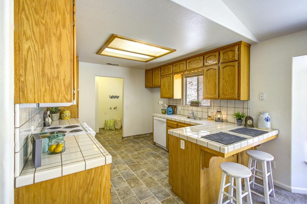 Image 15 of property listing at 27557 Paradise Valley Lane, Clovis, CA 93619