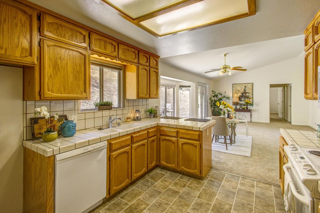 Image 18 of property listing at 27557 Paradise Valley Lane, Clovis, CA 93619