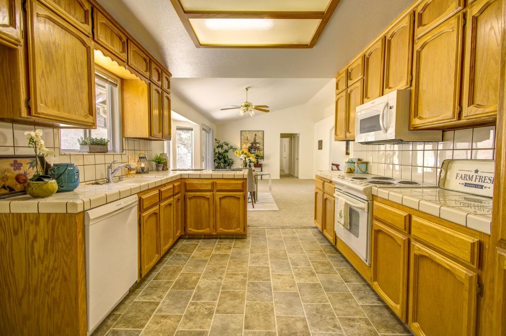 Image 21 of property listing at 27557 Paradise Valley Lane, Clovis, CA 93619