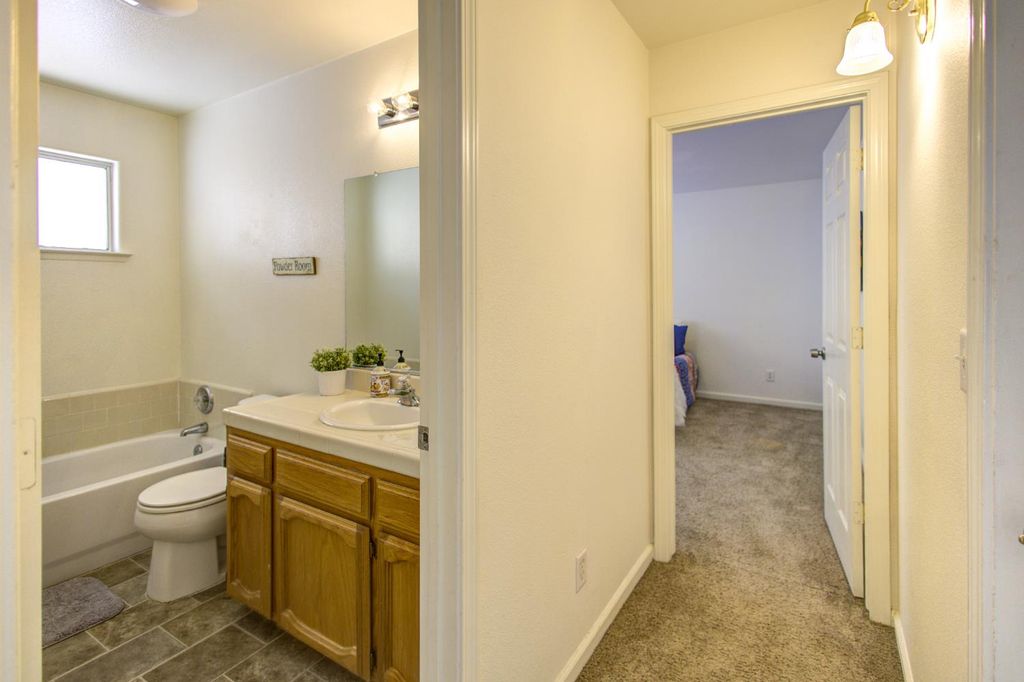 Image 23 of property listing at 27557 Paradise Valley Lane, Clovis, CA 93619