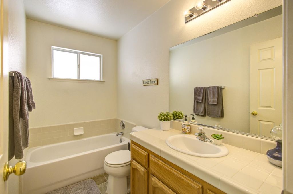 Image 24 of property listing at 27557 Paradise Valley Lane, Clovis, CA 93619