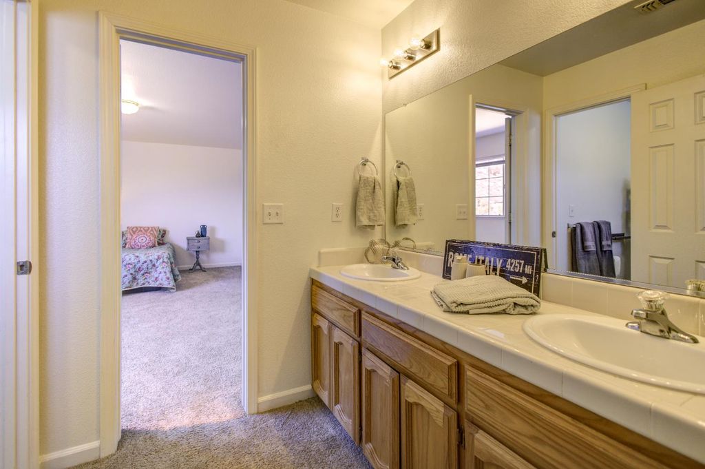 Image 30 of property listing at 27557 Paradise Valley Lane, Clovis, CA 93619