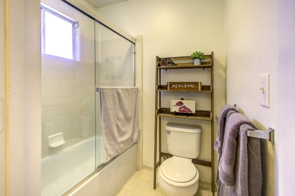 Image 31 of property listing at 27557 Paradise Valley Lane, Clovis, CA 93619