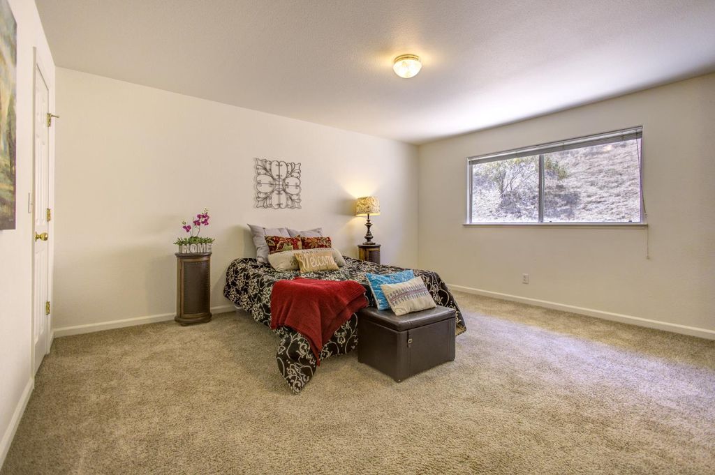 Image 37 of property listing at 27557 Paradise Valley Lane, Clovis, CA 93619