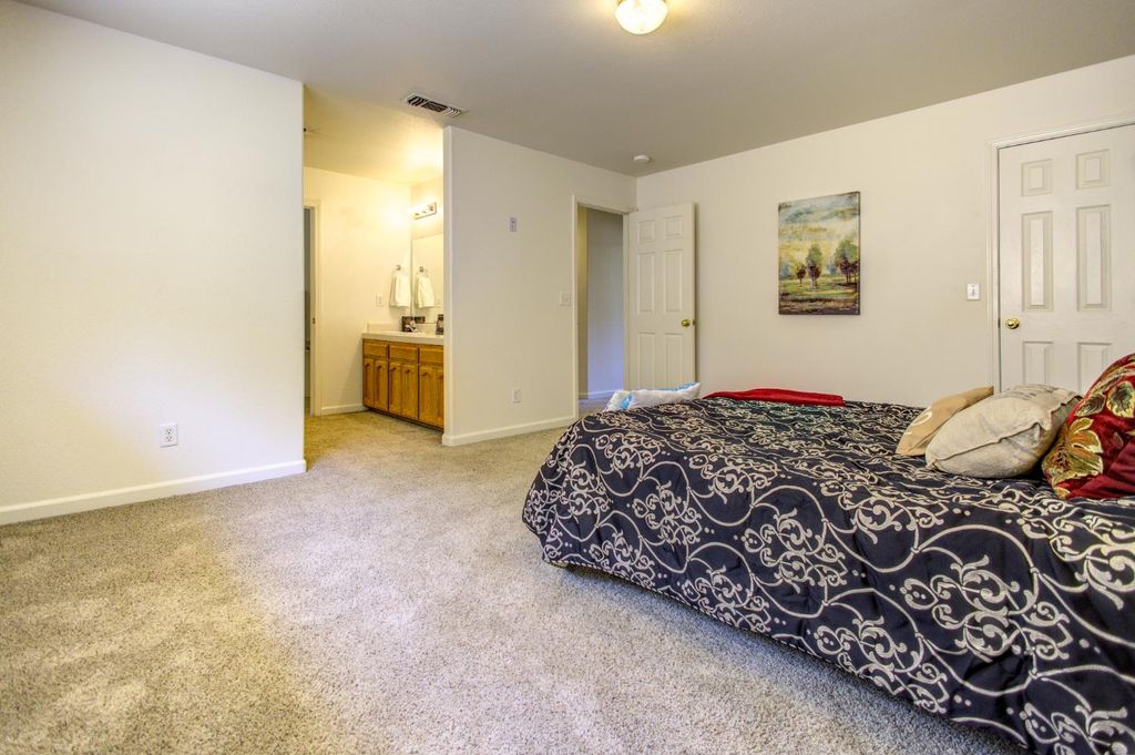 Image 38 of property listing at 27557 Paradise Valley Lane, Clovis, CA 93619