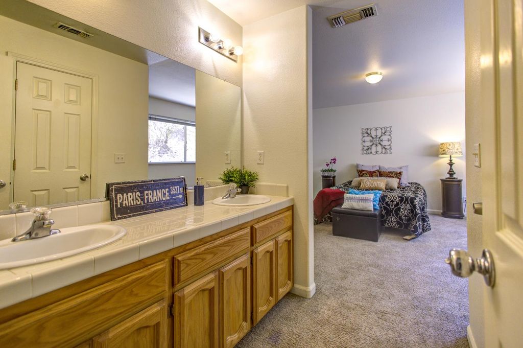 Image 41 of property listing at 27557 Paradise Valley Lane, Clovis, CA 93619