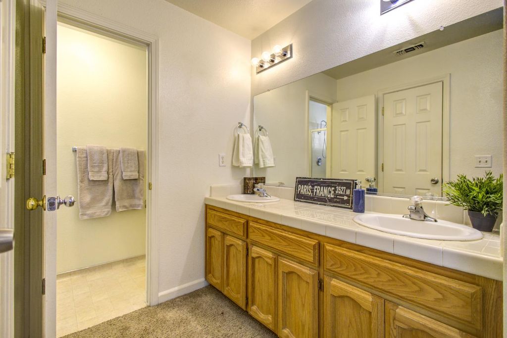 Image 43 of property listing at 27557 Paradise Valley Lane, Clovis, CA 93619