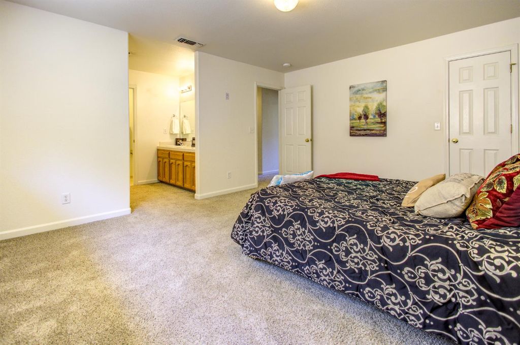 Image 44 of property listing at 27557 Paradise Valley Lane, Clovis, CA 93619