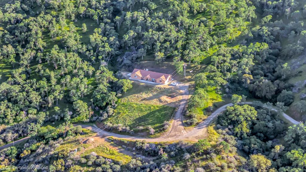 Image 48 of property listing at 27557 Paradise Valley Lane, Clovis, CA 93619