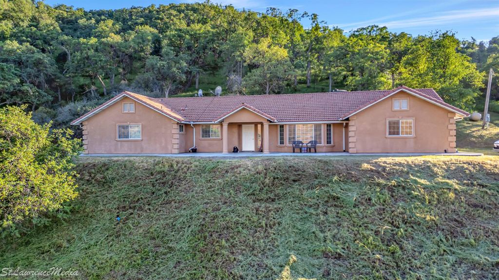 Image 61 of property listing at 27557 Paradise Valley Lane, Clovis, CA 93619