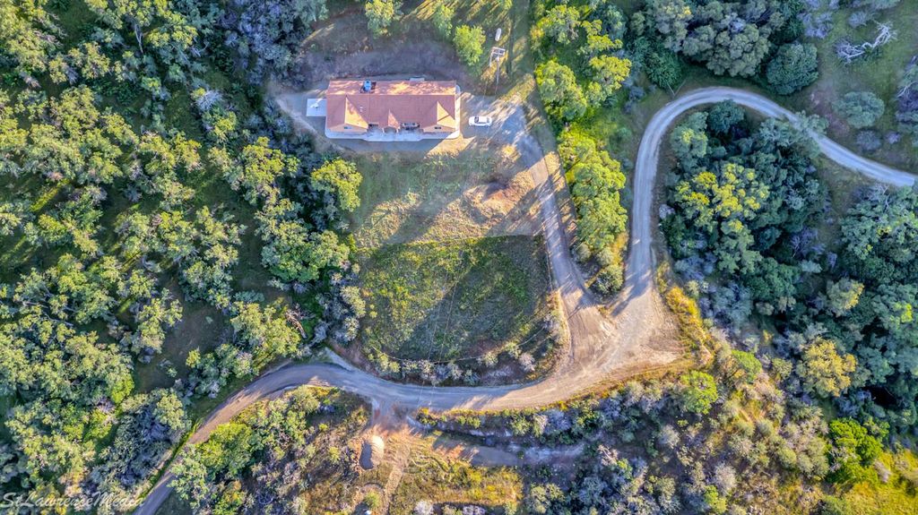 Image 63 of property listing at 27557 Paradise Valley Lane, Clovis, CA 93619