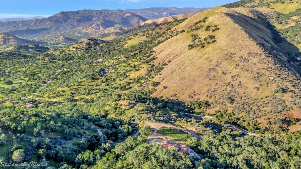 Image 65 of property listing at 27557 Paradise Valley Lane, Clovis, CA 93619