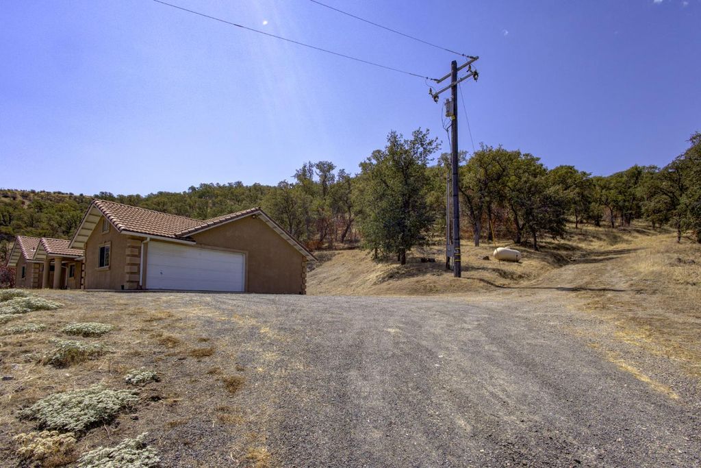 Image 70 of property listing at 27557 Paradise Valley Lane, Clovis, CA 93619