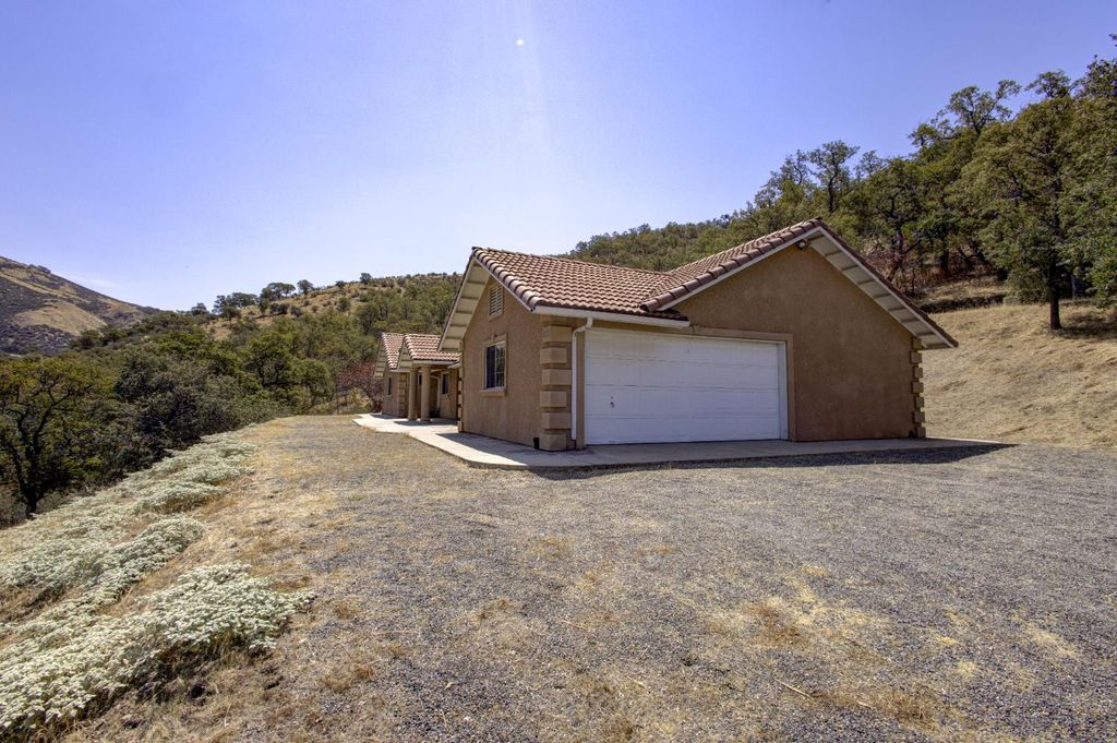 Image 71 of property listing at 27557 Paradise Valley Lane, Clovis, CA 93619