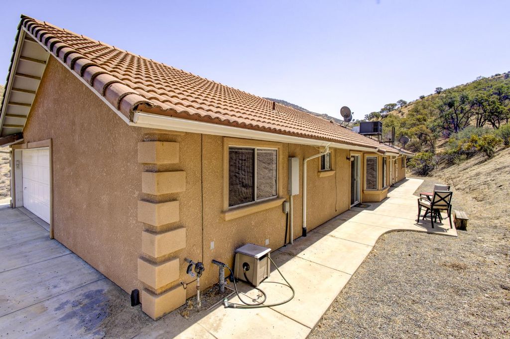 Image 73 of property listing at 27557 Paradise Valley Lane, Clovis, CA 93619