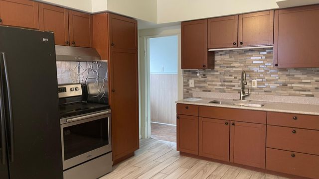 904 Jessamine Avenue E, Saint Paul, MN 55106