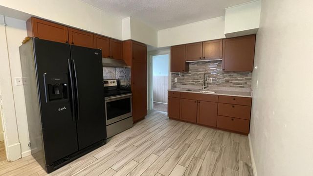 904 Jessamine Avenue E, Saint Paul, MN 55106