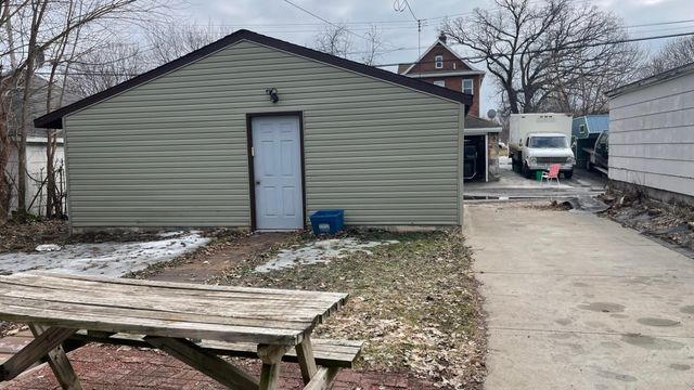 904 Jessamine Avenue E, Saint Paul, MN 55106