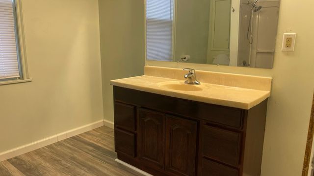 904 Jessamine Avenue E, Saint Paul, MN 55106