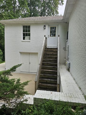 580 Fox Run Ln, Lafayette, TN 37083
