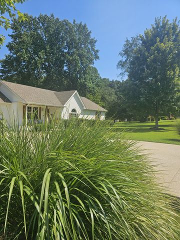 580 Fox Run Ln, Lafayette, TN 37083