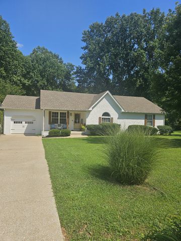 580 Fox Run Ln, Lafayette, TN 37083