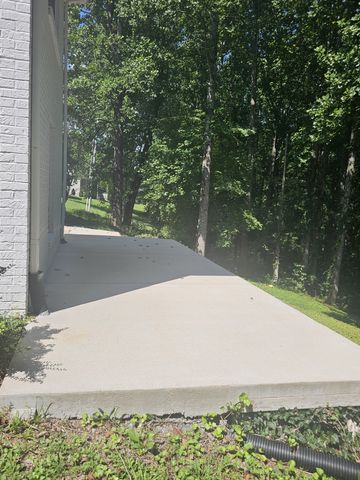580 Fox Run Ln, Lafayette, TN 37083