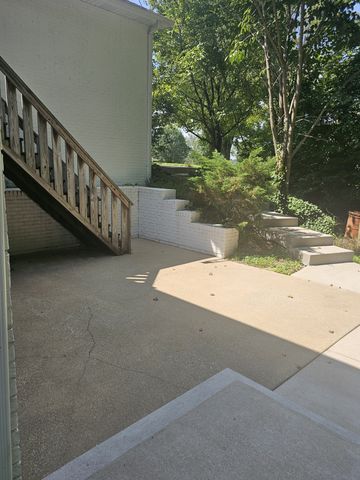 580 Fox Run Ln, Lafayette, TN 37083