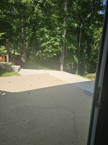 580 Fox Run Ln, Lafayette, TN 37083