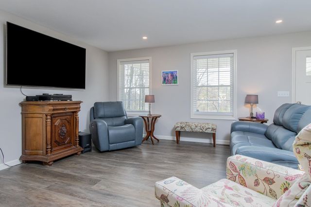 101 Mast Road, Lee, NH 03861
