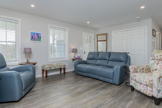 101 Mast Road, Lee, NH 03861
